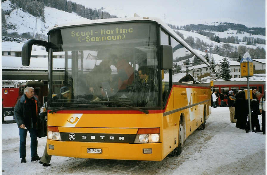 (082'406) - PostAuto Graub�nden - GR 159'300 - Setra (ex P 25'695) am 1. Januar 2006 beim Bahnhof Scuol-Tarasp