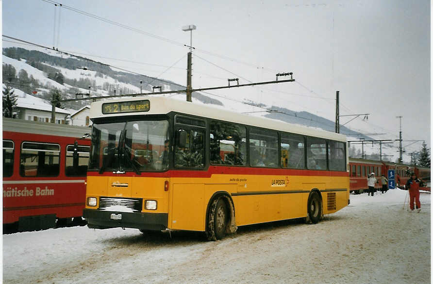 (082'411) - PostAuto Graub�nden - GR 102'340 - NAW/Hess (ex P 24'456) am 1. Januar 2006 beim Bahnhof Scuol-Tarasp