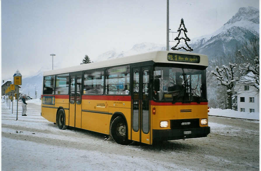 (082'415) - PostAuto Graub�nden - GR 102'341 - NAW/Hess (ex P 24'457) am 1. Januar 2006 beim Bahnhof Scuol