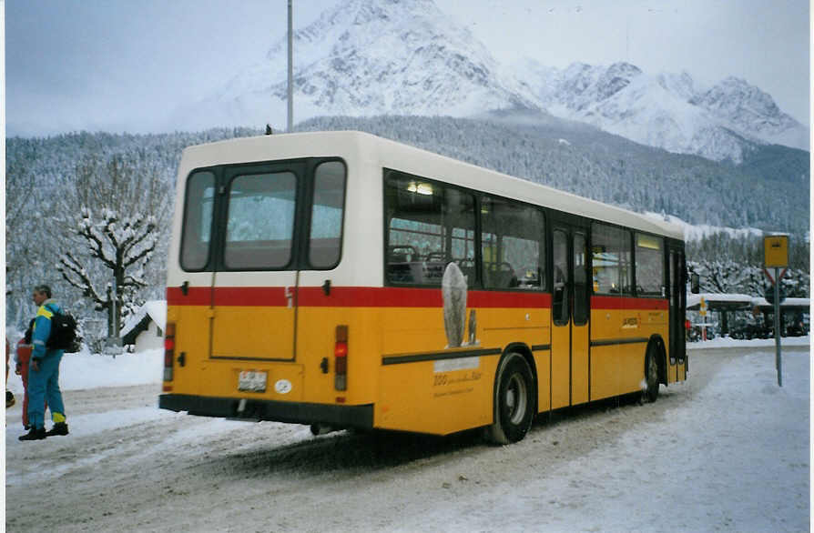 (082'417) - PostAuto Graub�nden - GR 102'342 - NAW/Hess (ex P 24'458) am 1. Januar 2006 beim Bahnhof Scuol-Tarasp
