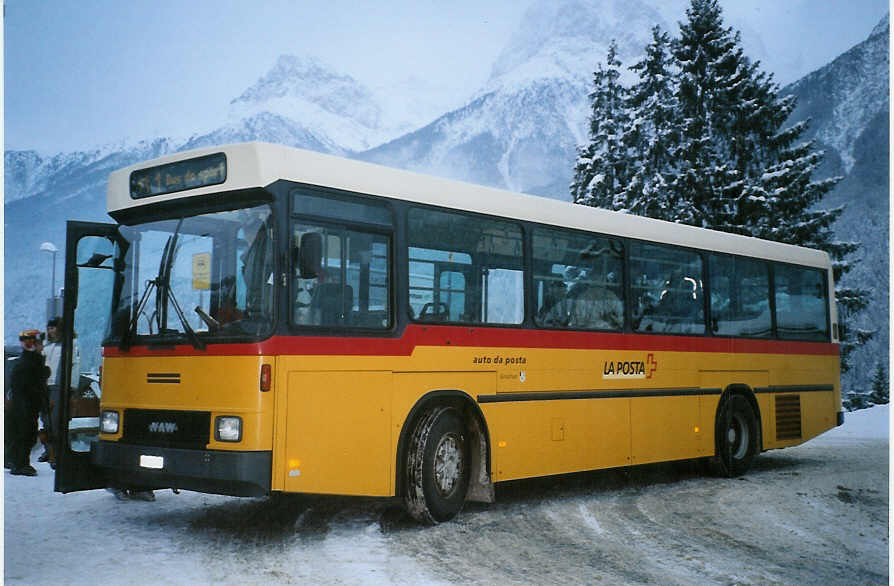 (082'419) - PostAuto Graub�nden - GR 102'341 - NAW/Hess (ex P 24'457) am 1. Januar 2006 beim Bahnhof Scuol-Tarasp