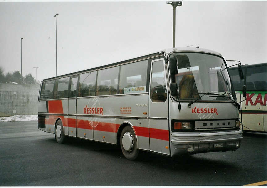 (082'536) - Kessler, Davos - GR 27'858 - Setra am 14. Januar 2006 in Z�rich, Flughafen