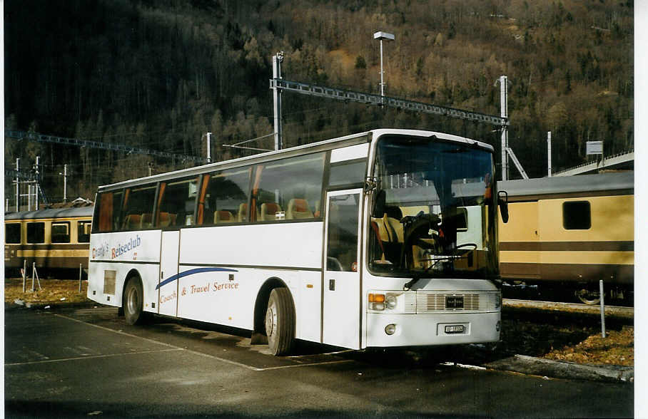 (082'719) - R�egg, Untersiggenthal - AG 18'104 - Van Hool am 22. Januar 2006 beim Bahnhof Interlaken, Ost