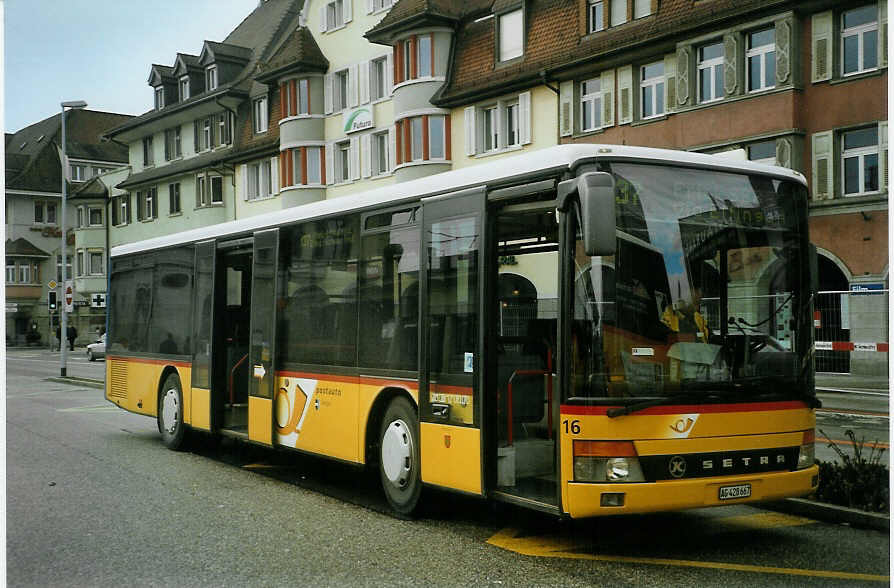 (083'036) - PostAuto Aargau - Nr. 16/AG 428'667 - Setra (ex P 25'602) am 18. Februar 2006 beim Bahnhof Brugg