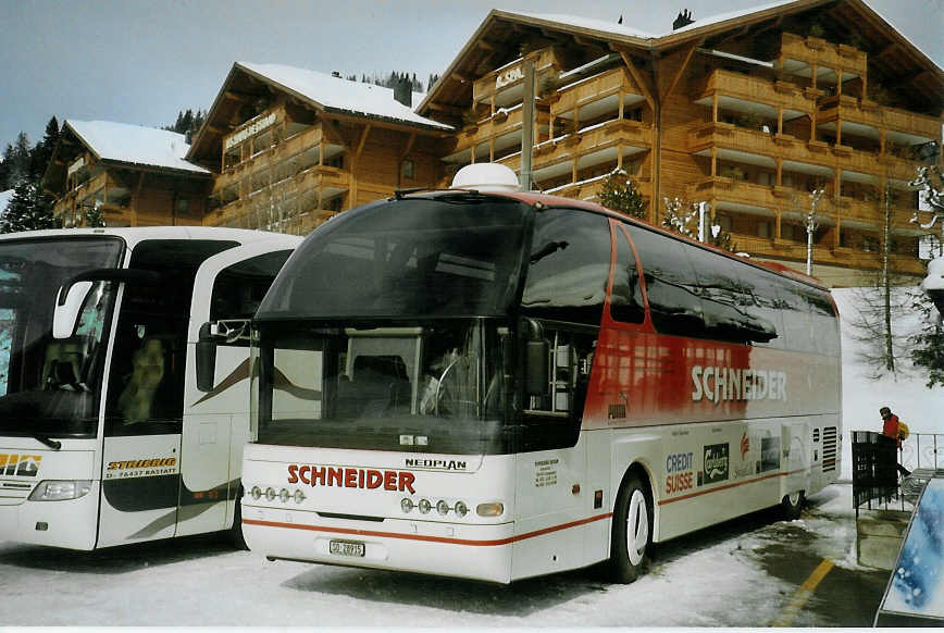 (083'205) - Schneider, Langendorf - SO 28'915 - Neoplan am 19. Februar 2006 beim Bahnhof Saanenm�ser