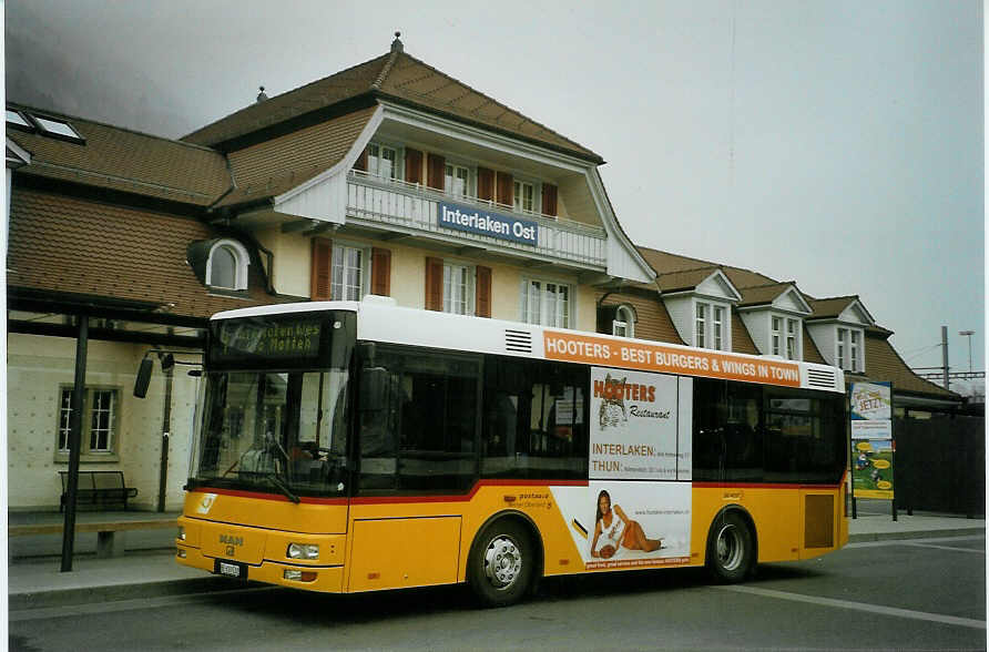(083'314) - PostAuto Bern - BE 610'532 - MAN/G�ppel (ex P 23'033) am 25. Februar 2006 beim Bahnhof Interlaken Ost