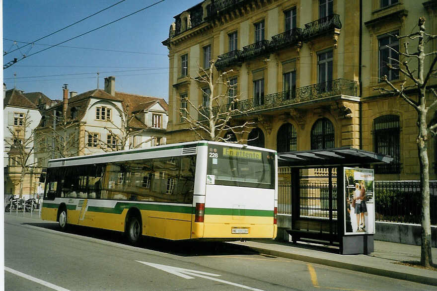 (083'911) - TN Neuch�tel - Nr. 228/NE 111'228 - MAN am 19. M�rz 2006 in Neuch�tel, Place Pury