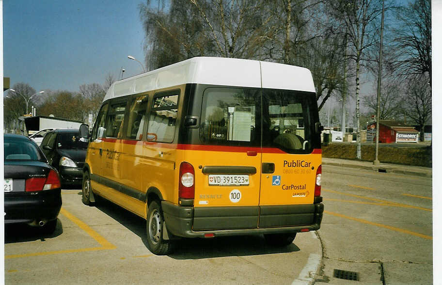 (083'924) - CarPostal Ouest - VD 391'523 - Renault am 19. M�rz 2006 in Yverdon, Garage