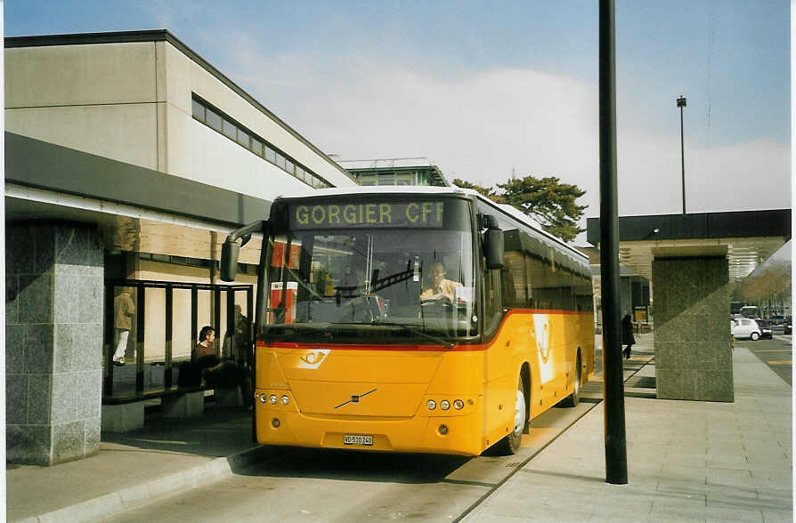 (084'022) - CarPostal Vaud-Fribourg - VD 510'240 - Volvo (ex P 25'161) am 19. M�rz 2006 beim Bahnhof Yverdon