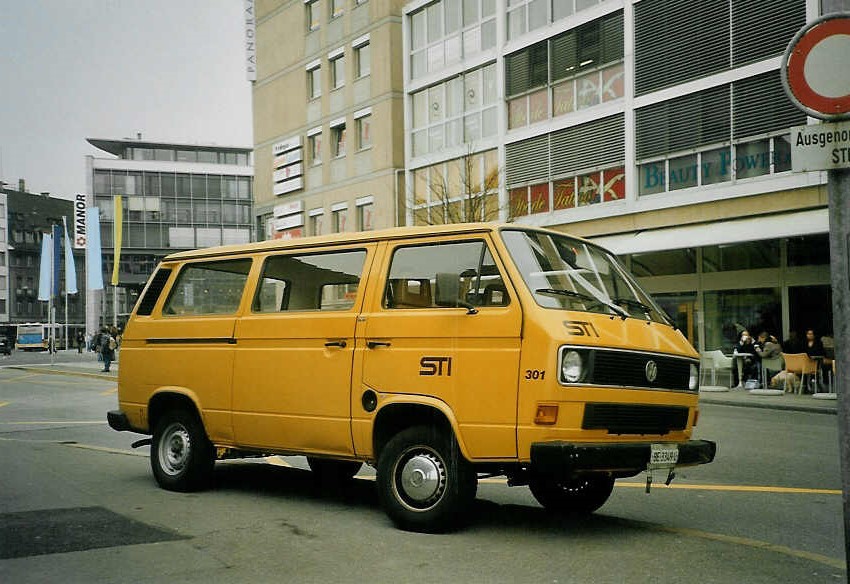 (084'029) - Aus dem Archiv: STI Thun - Nr. 301/BE 3349 U - VS am 20. M�rz 2006 beim Bahnhof Thun