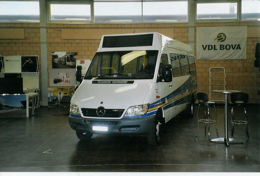 (084'728) - MobiCit�, La Chaux-de-Fonds - Nr. 22/NE 113'822 - Mercedes am 8. Mai 2006 in Thun, Expo