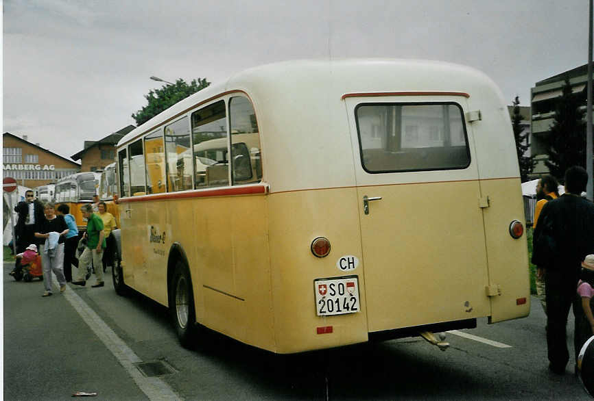 (085'028) - Steiner, Messen - BE 20'142 - Berna/Hess (ex B�rtschi, Biberen) am 13. Mai 2006 beim Bahnhof Aarberg