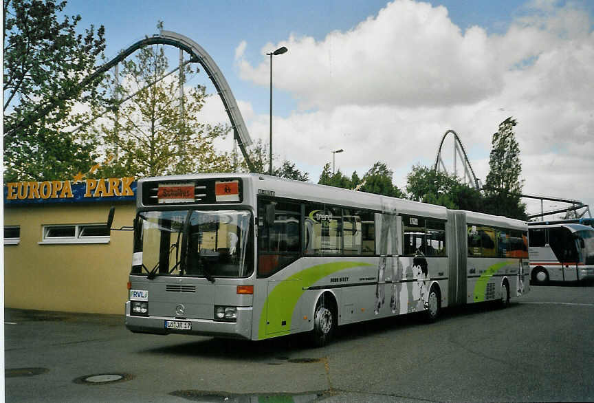 (085'211) - RVL L�rrach - L�-JR 17 - Mercedes am 19. Mai 2006 in Rust, Europapark
