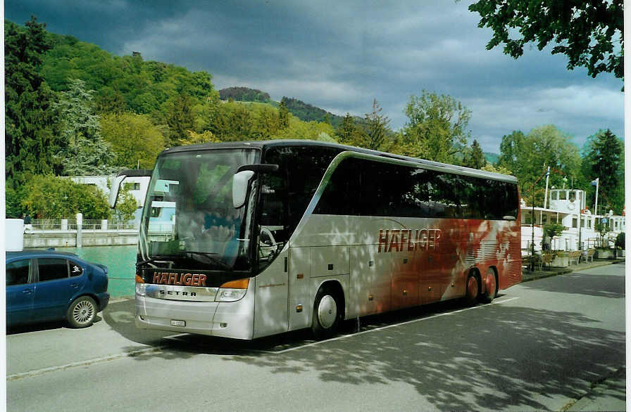 (085'411) - H�fliger, Sursee - Nr. 84/LU 11'311 - Setra am 20. Mai 2006 bei der Schiffl�ndte Thun