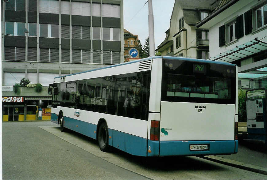 (085'617) - Gut, Binz - Nr. 9/ZH 379'809 - MAN am 25. Mai 2006 in Z�rich, Klusplatz