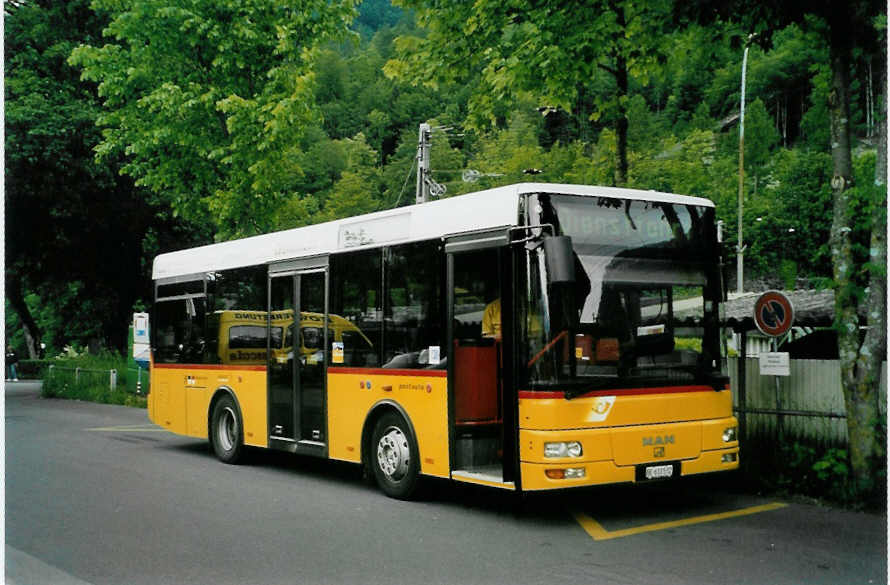 (085'820) - PostAuto Bern - BE 610'532 - MAN/G�ppel (ex P 23'033) am 4. Juni 2006 beim Bahnhof Interlaken Ost