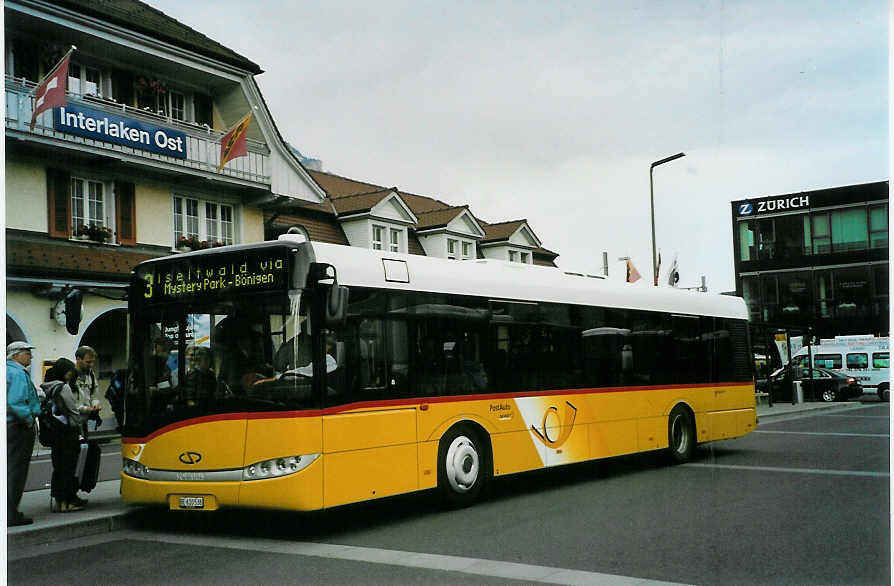 (085'823) - PostAuto Bern - BE 610'538 - Solaris am 4. Juni 2006 beim Bahnhof Interlaken Ost