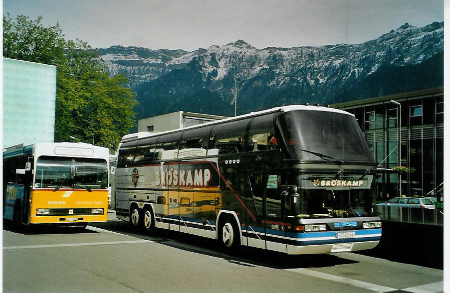 (085'828) - Aus Deutschland: Br�skamp, Harsewinkel - Nr. 6/GT-BO 66 - Neoplan am 4. Juni 2006 beim Bahnhof Interlaken Ost