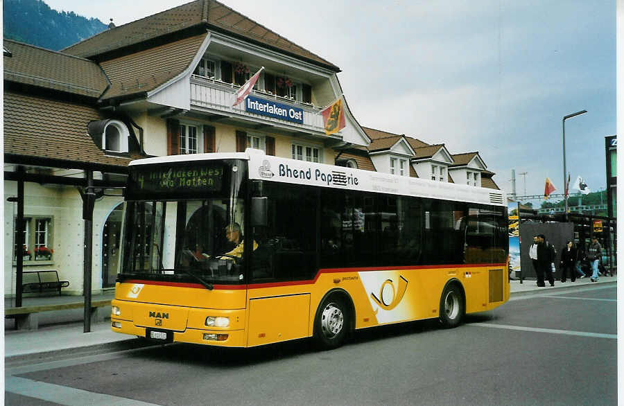 (085'829) - PostAuto Bern - BE 610'531 - MAN/G�ppel (ex P 23'032) am 4. Juni 2006 beim Bahnhof Interlaken Ost