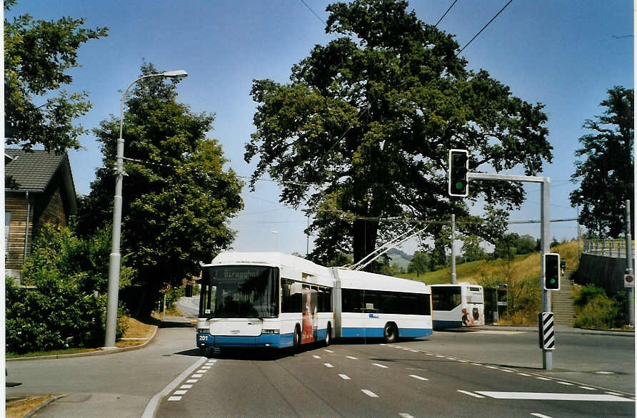 (087'523) - VBL Luzern - Nr. 201 - Hess/Hess Gelenktrolleybus am 25. Juli 2006 in Luzern, Unterl�chli