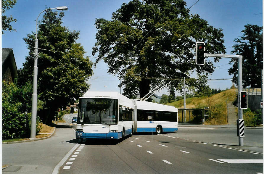 (087'526) - VBL Luzern - Nr. 205 - Hess/Hess Gelenktrolleybus am 25. Juli 2006 in Luzern, Unterl�chli
