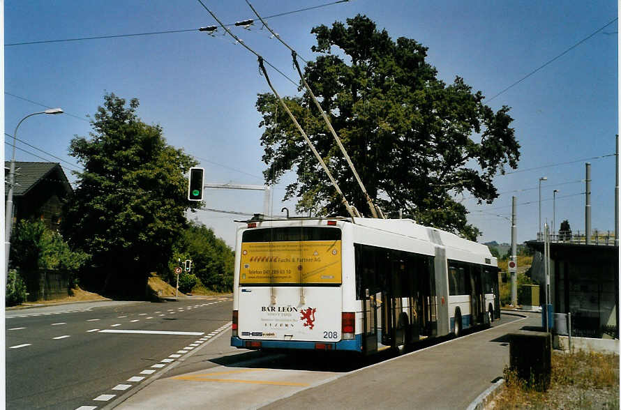 (087'527) - VBL Luzern - Nr. 208 - Hess/Hess Gelenktrolleybus am 25. Juli 2006 in Luzern, Unterl�chli