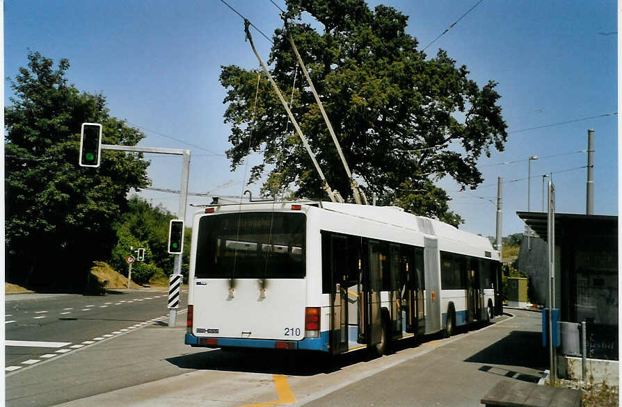 (087'529) - VBL Luzern - Nr. 210 - Hess/Hess Gelenktrolleybus am 25. Juli 2006 in Luzern, Unterl�chli