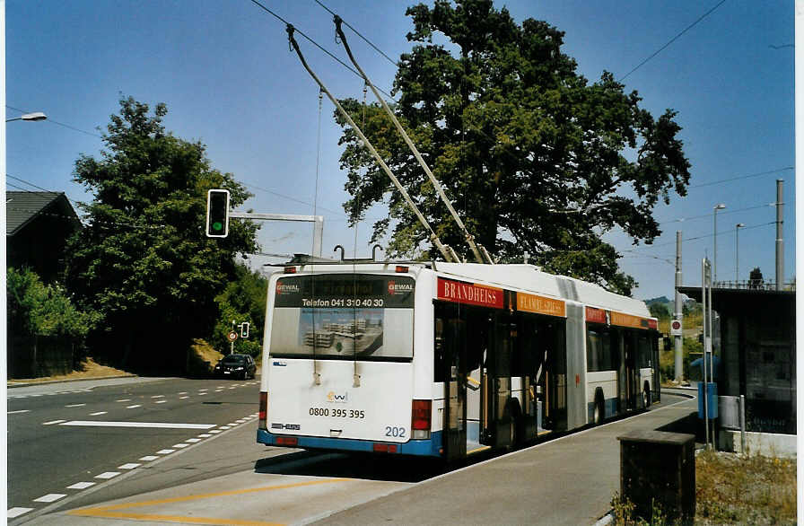 (087'535) - VBL Luzern - Nr. 202 - Hess/Hess Gelenktrolleybus am 25. Juli 2006 in Luzern, Unterl�chli