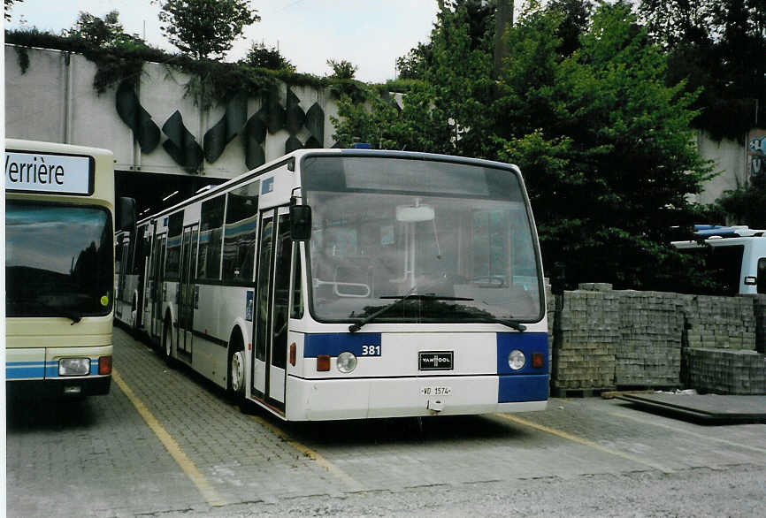 (087'716) - TL Lausanne - Nr. 381/VD 1574 - Van Hool am 26. Juli 2006 in Lausanne, D�p�t Borde