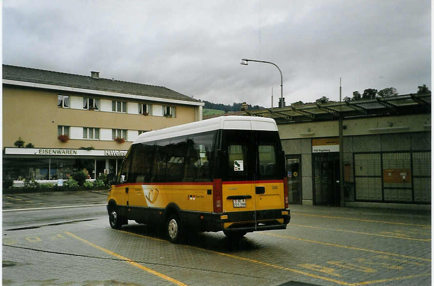 (089'233) - L�thi, Hinterfultigen - BE 221'299 - Iveco am 19. August 2006 in Riggisberg, Post