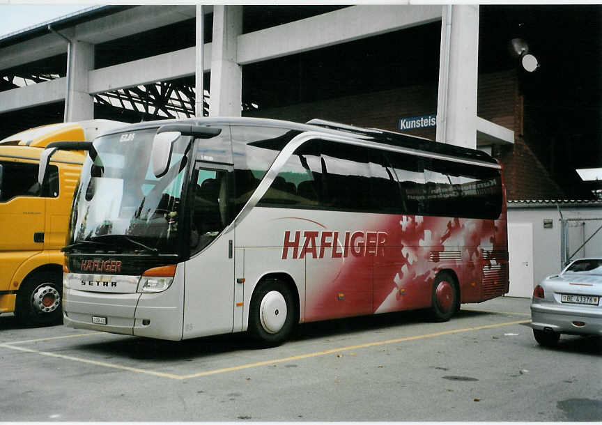 (089'333) - H�fliger, Sursee - Nr. 85/LU 206'430 - Setra am 30. August 2006 in Thun, Grabengut
