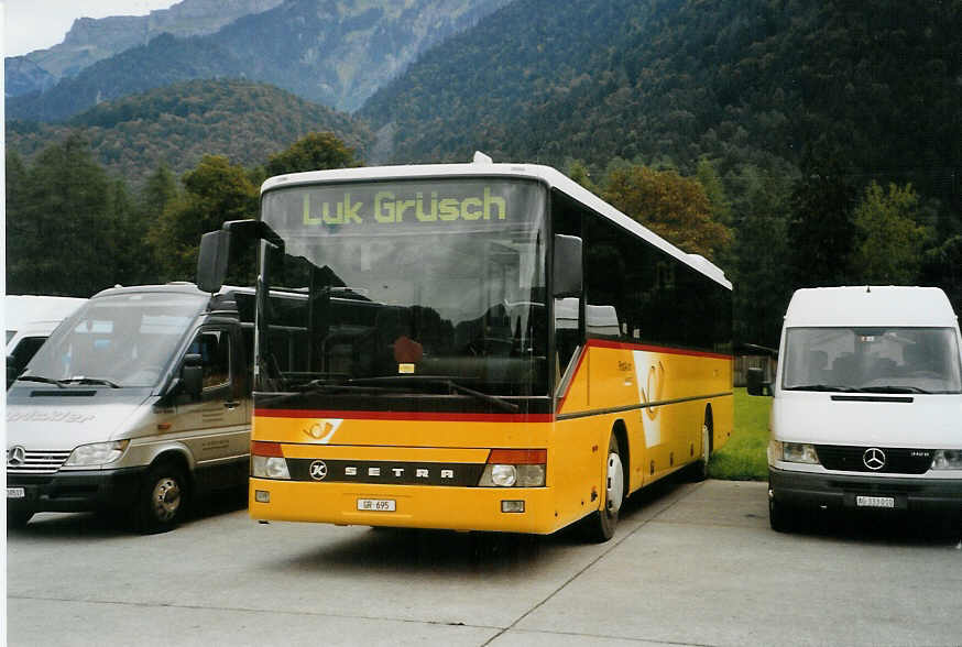 (089'514) - Luk, Gr�sch - GR 695 - Setra (ex PostAuto Graub�nden; ex P 26'018) am 3. September 2006 in Interlaken, Flugplatz