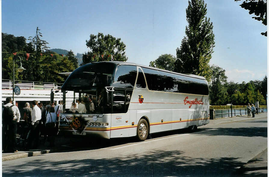 (089'806) - Engeloch, Riggisberg - BE 30'897 - Neoplan am 29. September 2006 bei der Schiffl�ndte Thun