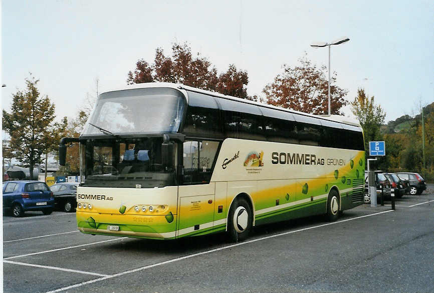 (090'410) - Sommer, Gr�nen - BE 26'938 - Neoplan am 28. Oktober 2006 in Thun, Seestrasse