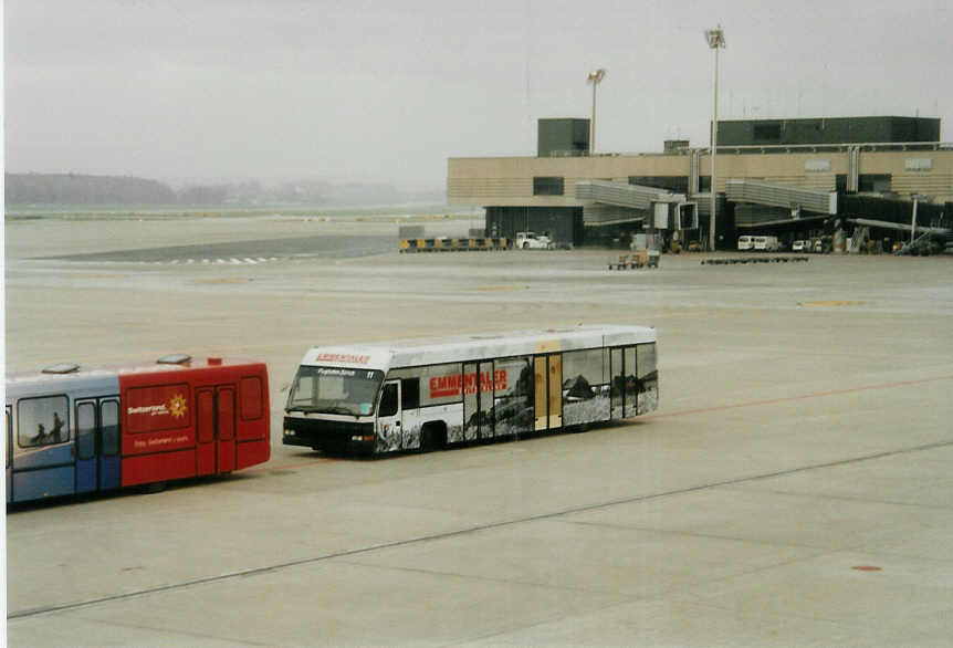(090'432) - Flughafen, Z�rich - Nr. 11 - NAW/Hess am 11. November 2006 in Z�rich, Flughafen