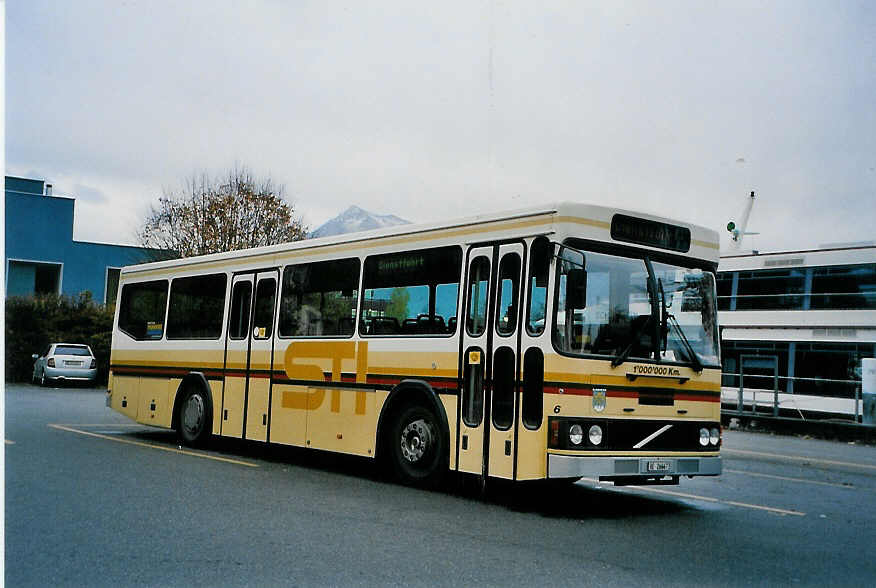 (090'732) - STI Thun - Nr. 6/BE 26'667 - Volvo/FHS (ex TSG Blumenstein Nr. 6) am 17. November 2006 bei der Schiffl�ndte Thun