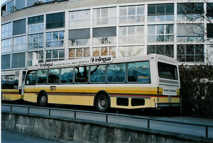 (090'923) - STI Thun - Nr. 52/BE 396'552 - Saurer/R&J am 8. Dezember 2006 bei der Schiffl�ndte Thun