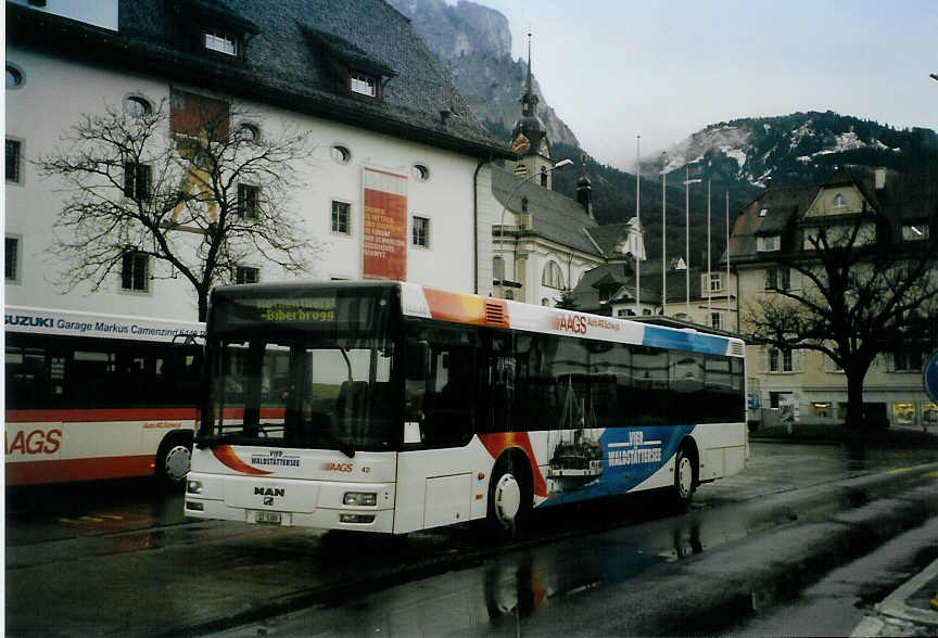 (091'327) - AAGS Schwyz - Nr. 42/SZ 5389 - MAN (ex Wegm�ller, Weggis) am 1. Januar 2007 in Schwyz, Postplatz