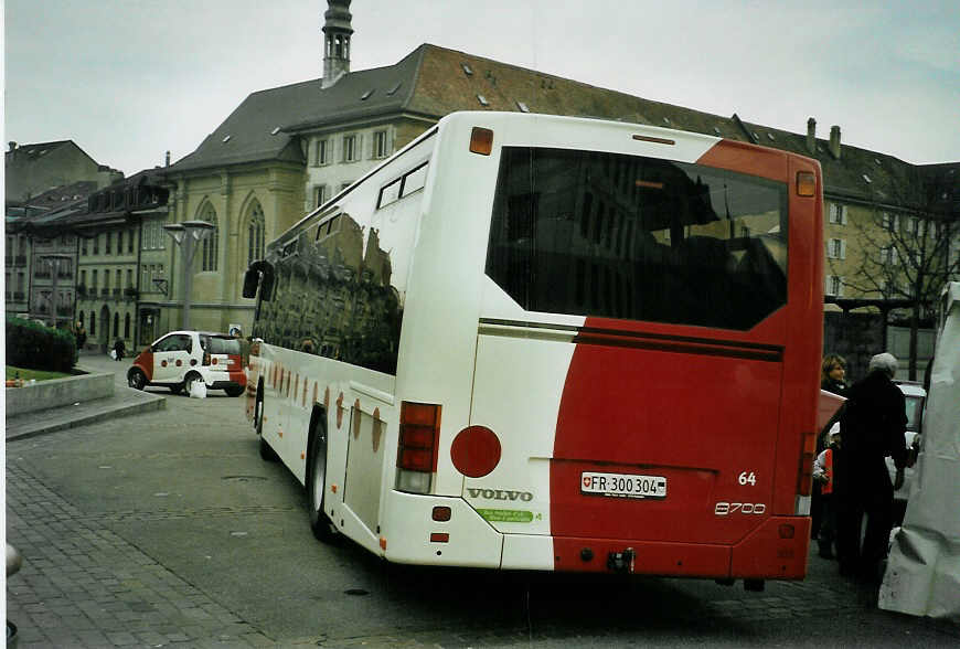 (092'121) - TPF Fribourg - Nr. 64/FR 300'304 - Volvo am 17. Februar 2007 in Fribourg, Place Python