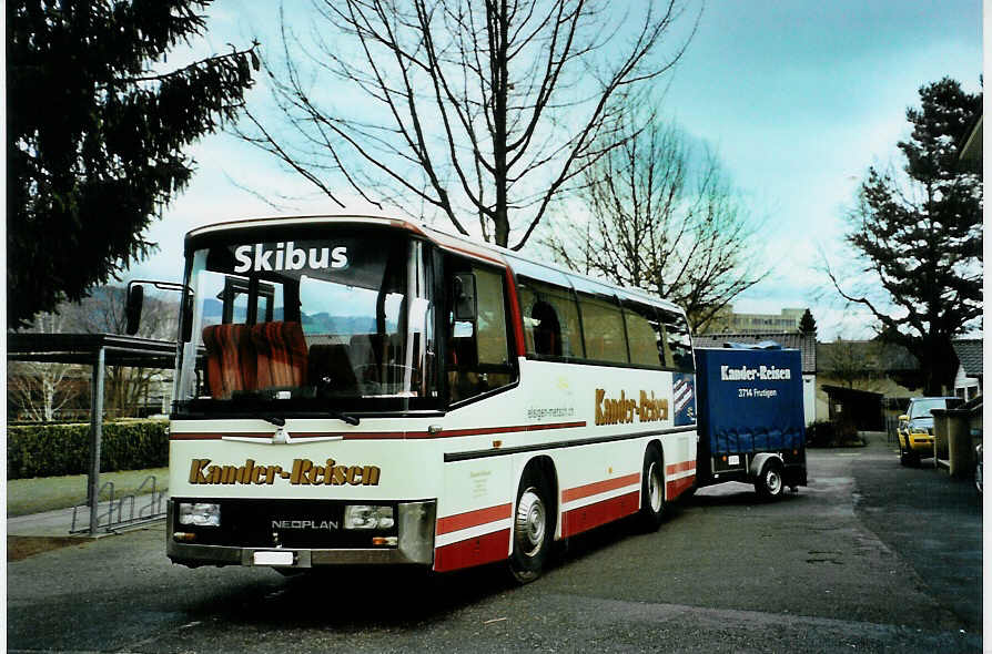 (092'436) - Kander-Reisen, Frutigen - Nr. 1/BE 257'805 - Neoplan (ex M�ller, Heiden) am 5. M�rz 2007 in Thun-Lerchenfeld, Schulhaus