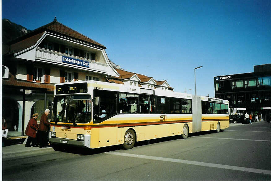 (092'512) - STI Thun - Nr. 66/BE 371'366 - Mercedes am 11. M�rz 2007 beim Bahnhof Interlaken Ost