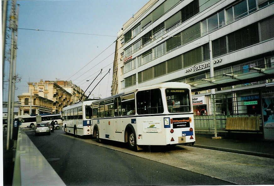 (092'518) - TL Lausanne - Nr. 967 - Rochat/Lauber Personenanh�nger am 17. M�rz 2007 beim Bahnhof Lausanne