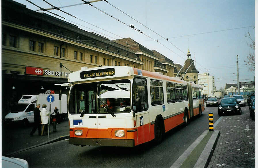 (092'529) - TL Lausanne - Nr. 885 - Saurer/Hess Gelenktrolleybus (ex TPG Gen�ve Nr. 654) am 17. M�rz 2007 beim Bahnhof Lausanne