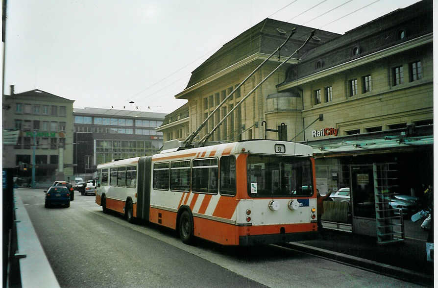 (092'530) - TL Lausanne - Nr. 885 - Saurer/Hess Gelenktrolleybus (ex TPG Gen�ve Nr. 654) am 17. M�rz 2007 beim Bahnhof Lausanne