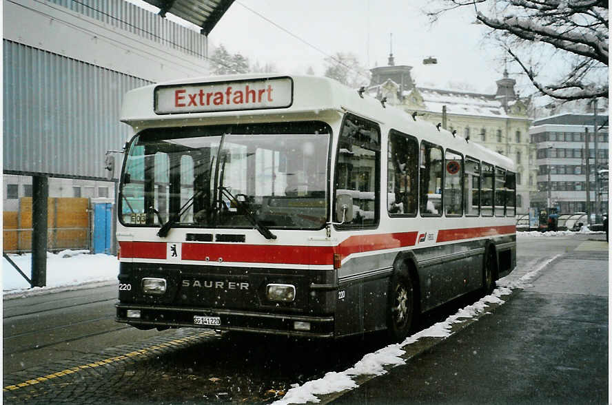 (093'021) - VBSG St. Gallen - Nr. 220/SG 141'220 - Saurer/Hess am 22. M�rz 2007 beim Bahnhof St. Gallen