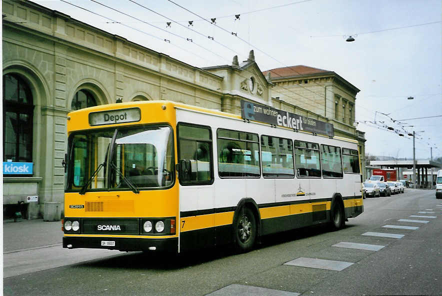 (093'220) - VBSH Schaffhausen - Nr. 7/SH 38'007 - Scania/FHS am 22. M�rz 2007 beim Bahnhof Schaffhausen
