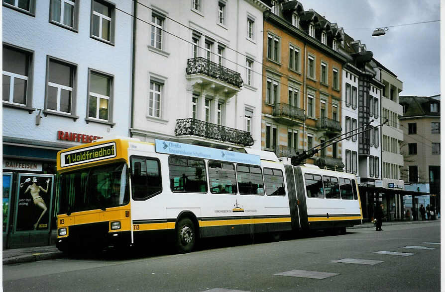 (093'225) - VBSH Schaffhausen - Nr. 113 - NAW/Hess Gelenktrolleybus am 22. M�rz 2007 beim Bahnhof Schaffhausen