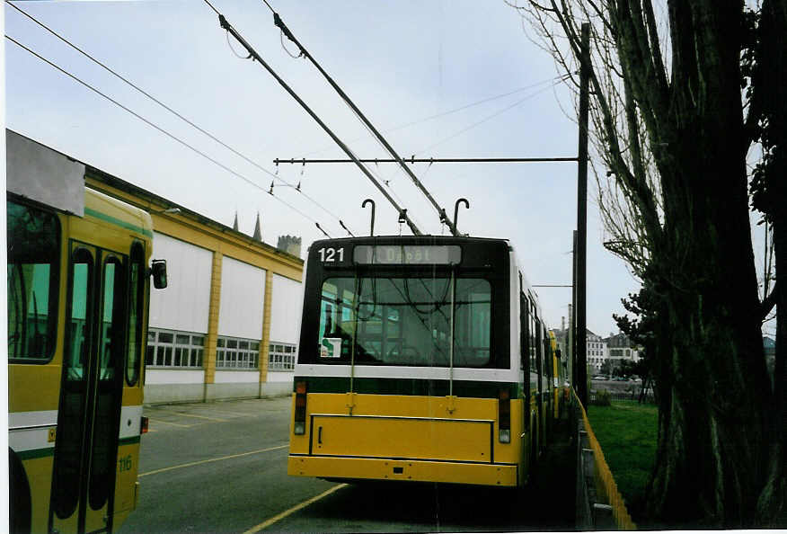 (093'327) - TN Neuch�tel - Nr. 121 - NAW/Hess Gelenktrolleybus am 25. M�rz 2007 in Neuch�tel, D�p�t