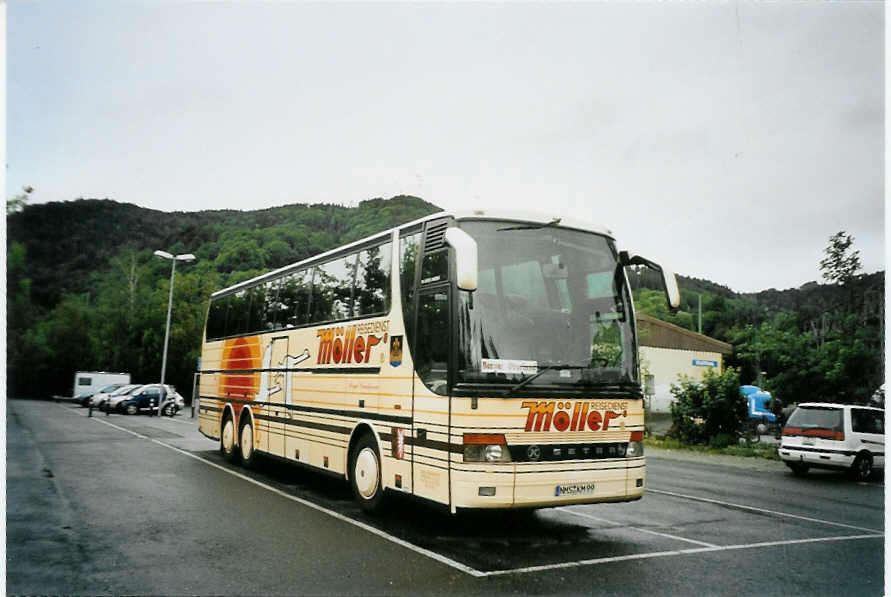 (094'601) - Aus Deutschland: M�ller, Neum�nster - NMS-KS 99 - Setra am 17. Mai 2007 in Thun, Seestrasse
