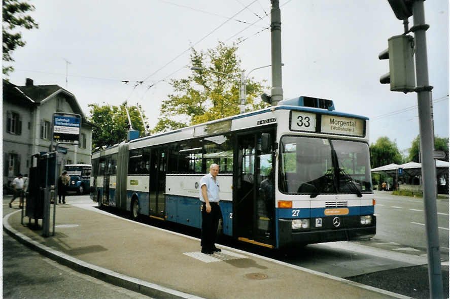 (094'622) - VBZ Z�rich - Nr. 27 - Mercedes Gelenktrolleybus am 26. Mai 2007 beim Bahnhof Z�rich-Tiefenbrunnen